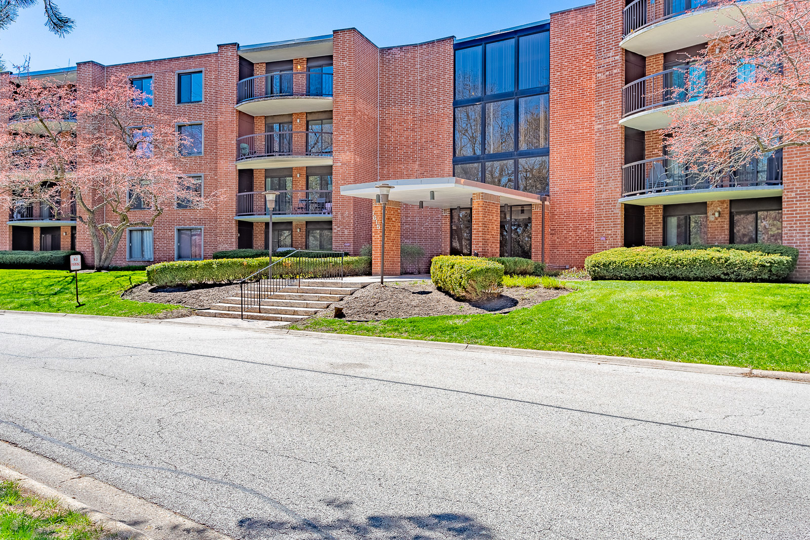 1615 E Central Road #401A, Arlington Heights, IL 60005