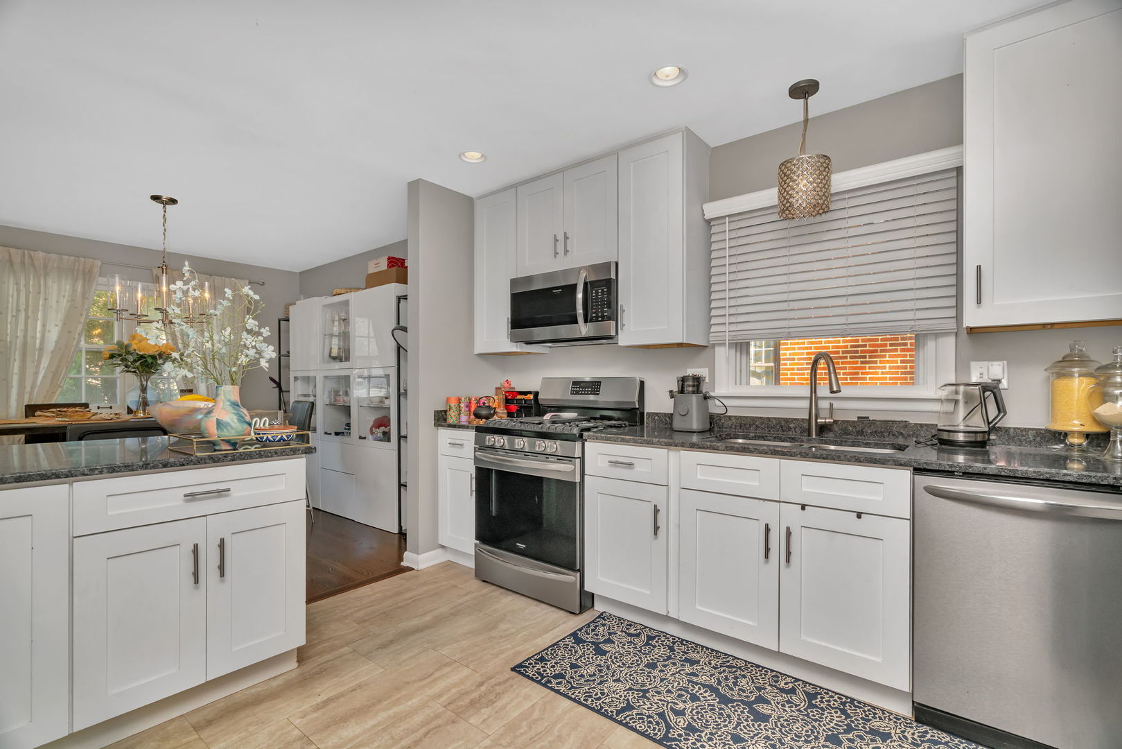 4217 Main Street, Downers Grove, IL 60515