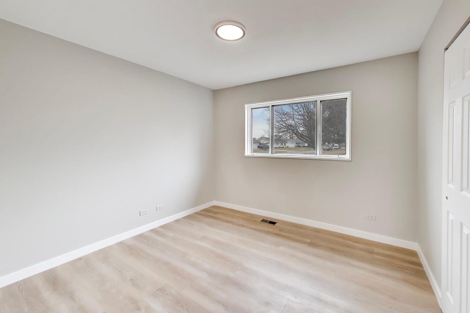 260 Mohave Street, Hoffman Estates, IL 60169