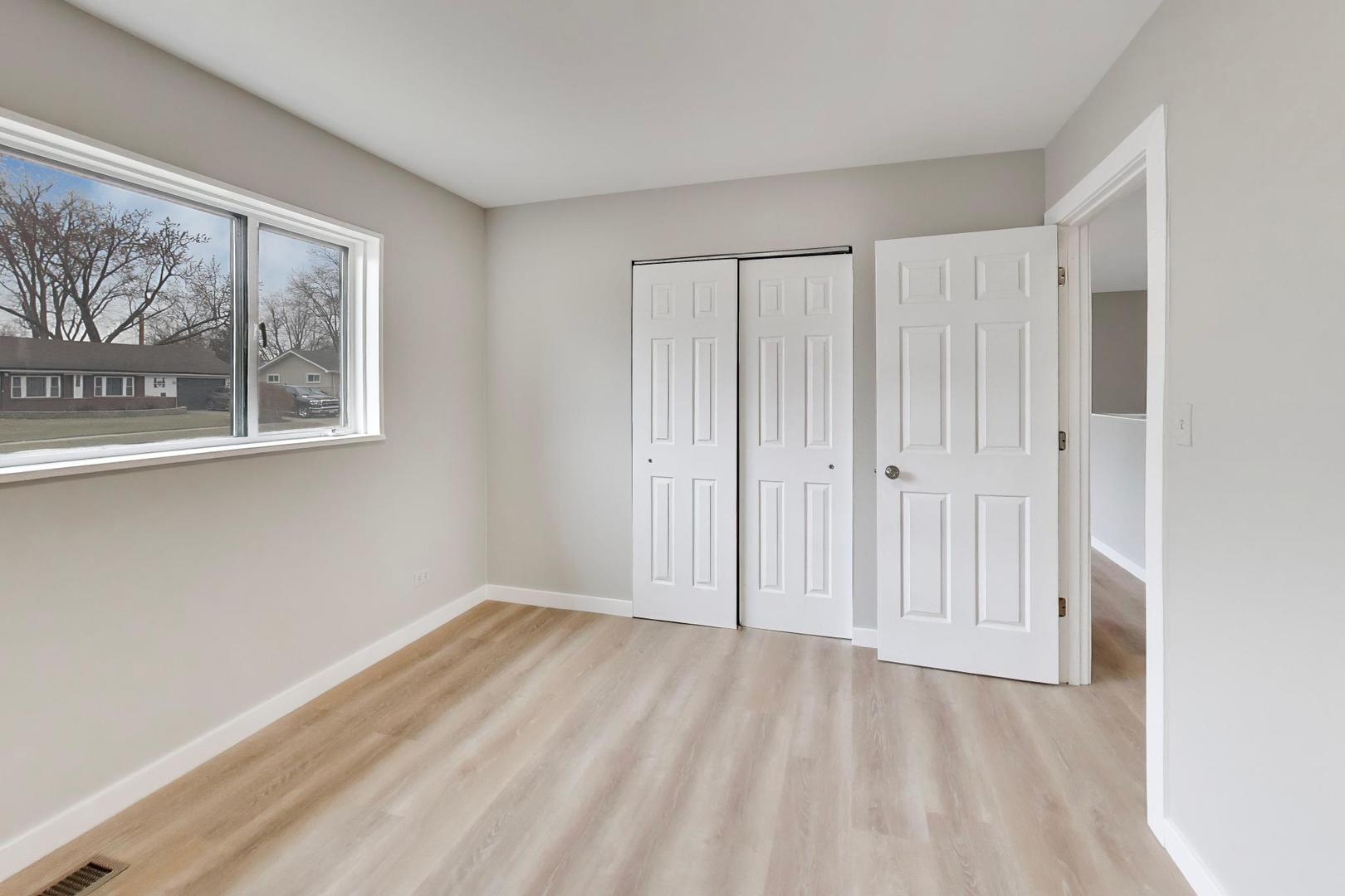 260 Mohave Street, Hoffman Estates, IL 60169