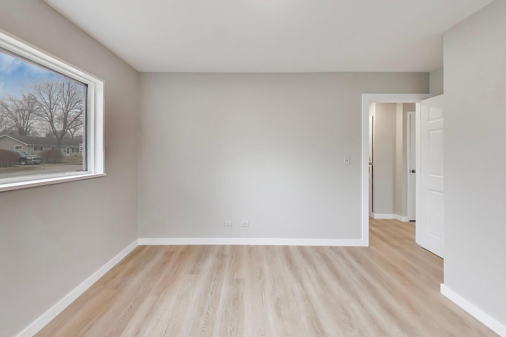 260 Mohave Street, Hoffman Estates, IL 60169