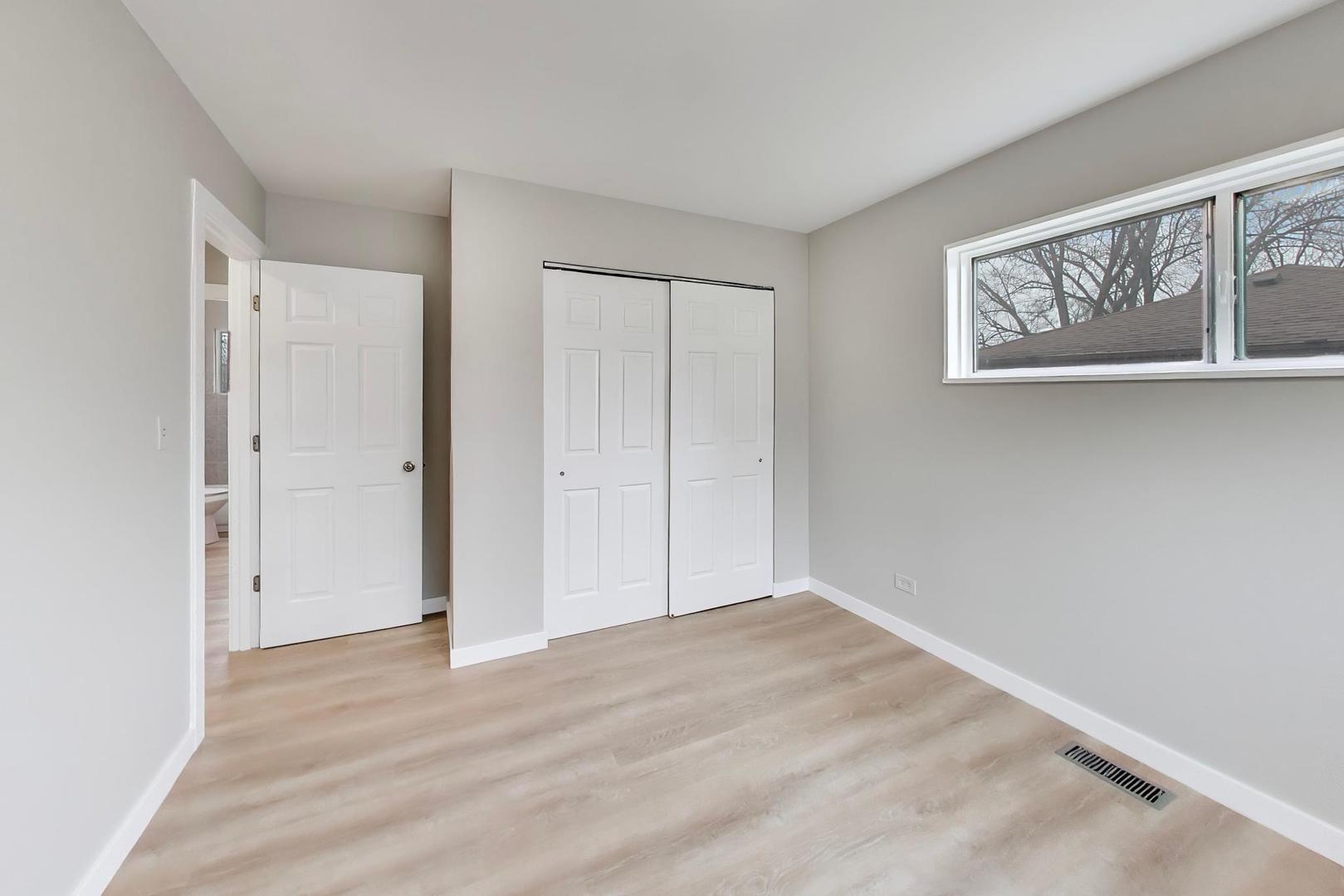 260 Mohave Street, Hoffman Estates, IL 60169