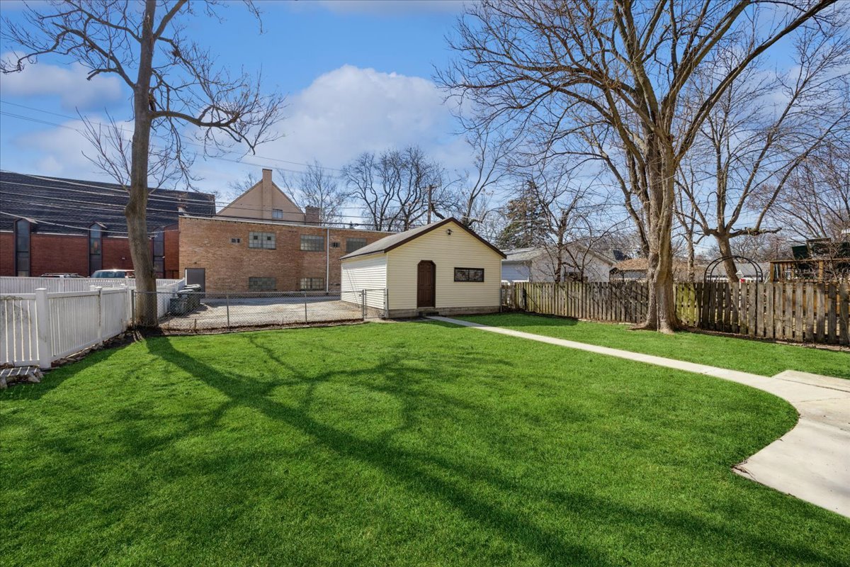 9011 Sheridan Avenue, Brookfield, IL 60513