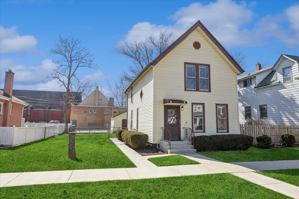 9011 Sheridan Avenue, Brookfield, IL 60513