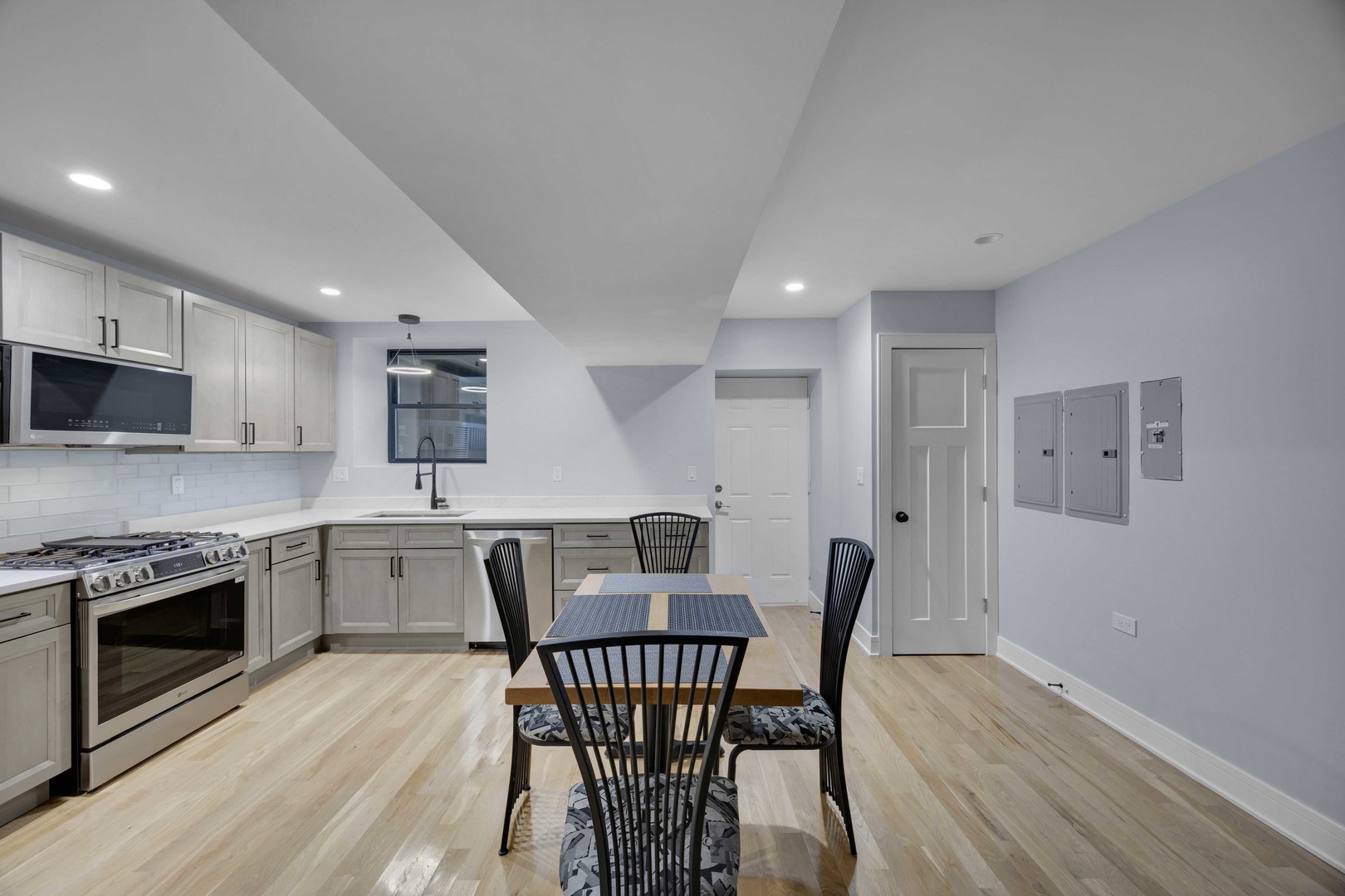 2046 W Moffat Street #1, Chicago, IL 60647