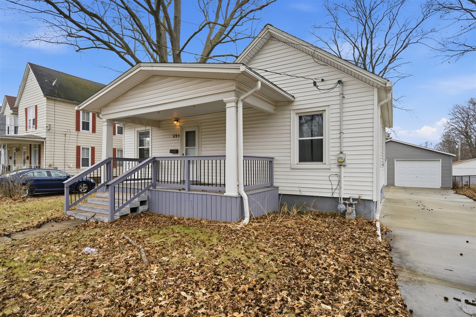 921 W Wood Street, Bloomington, IL 61701