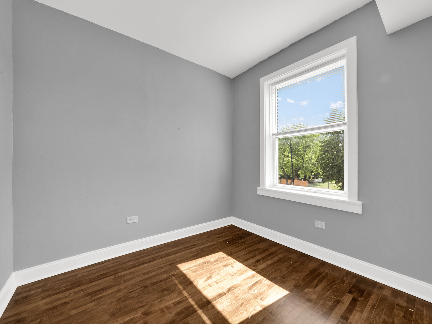 5242 S Damen Avenue, Chicago, IL 60609