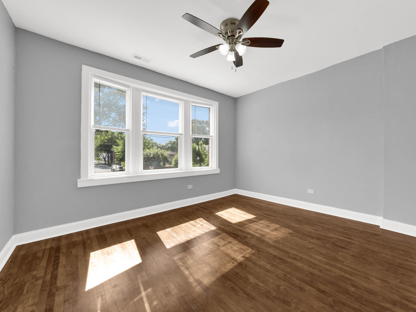 5242 S Damen Avenue, Chicago, IL 60609