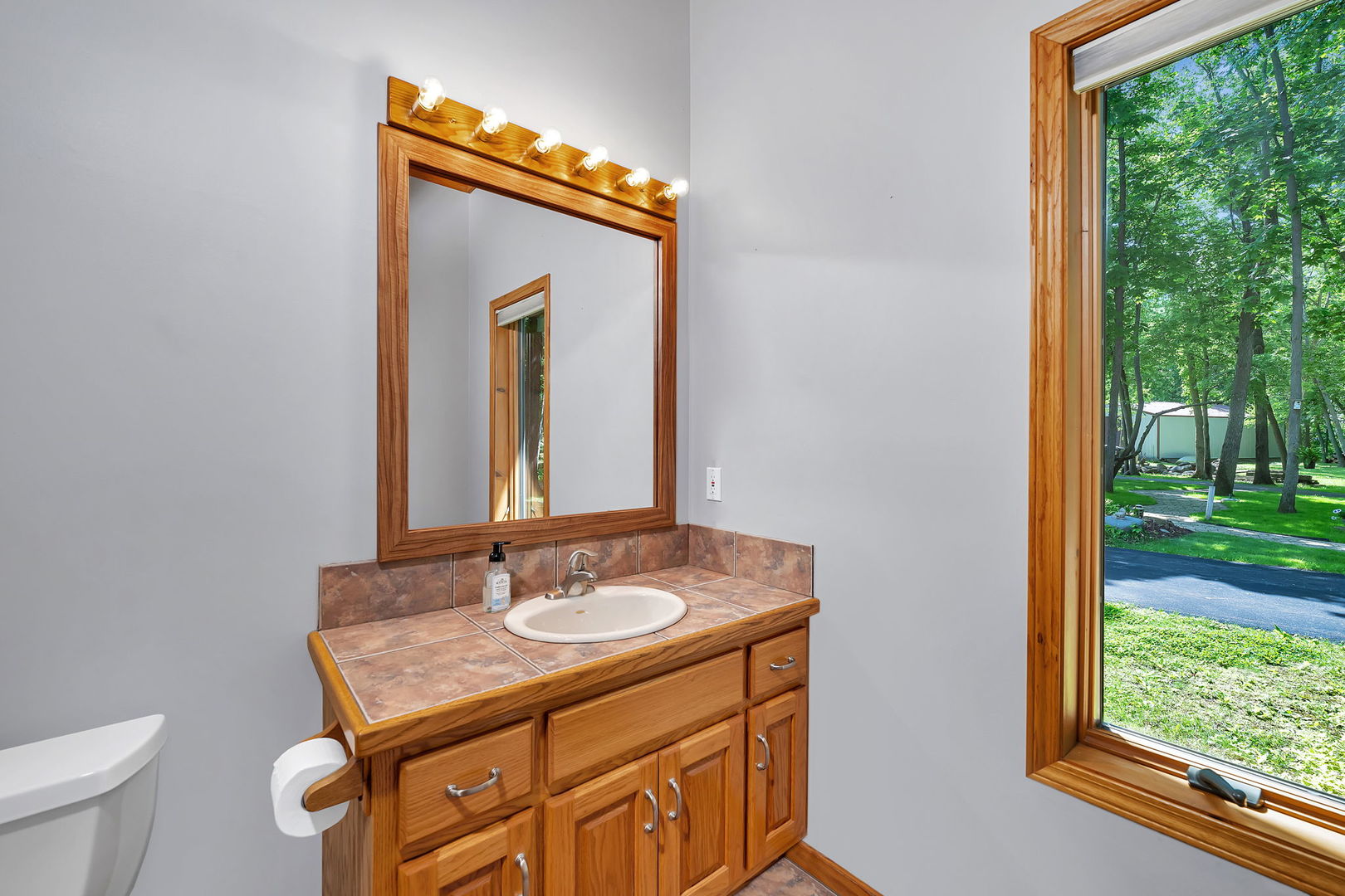 3085 W Southmor Road, Morris, IL 60450