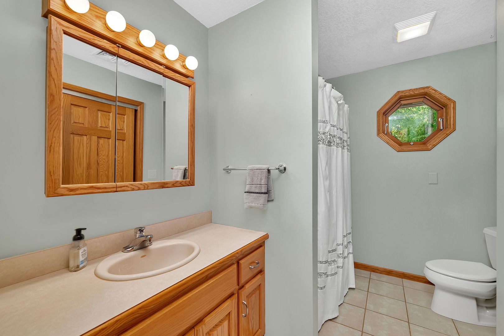 3085 W Southmor Road, Morris, IL 60450