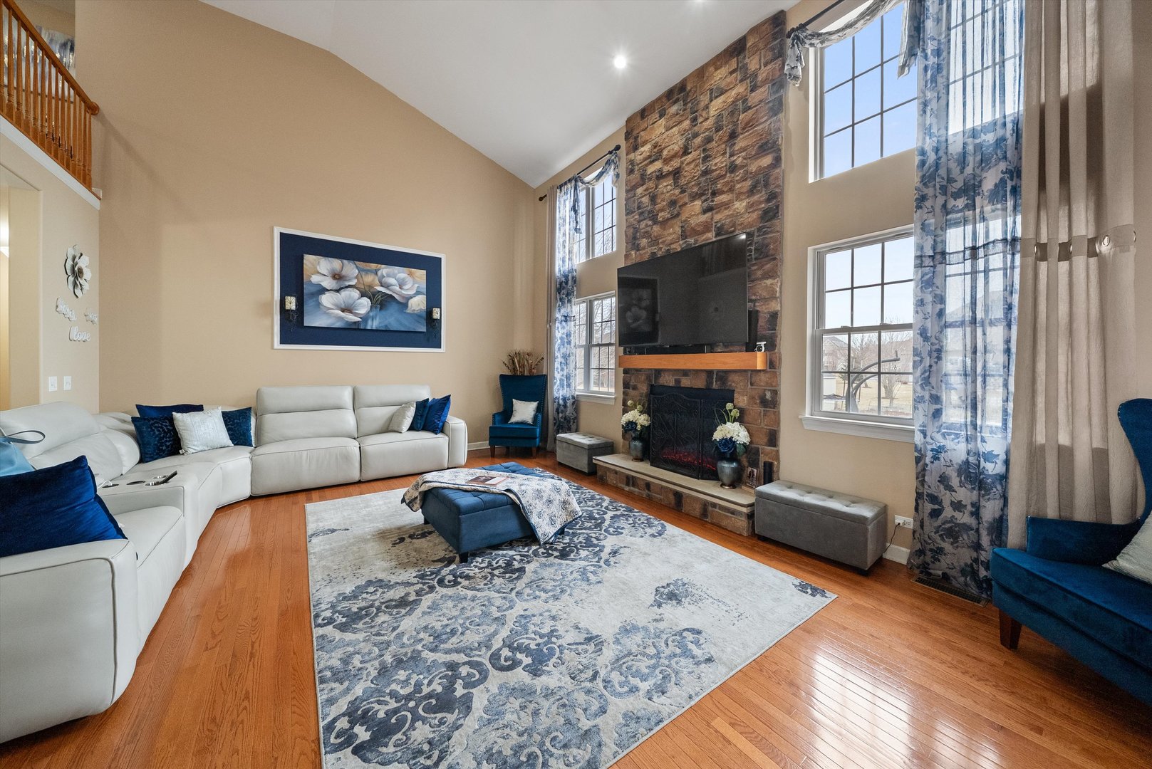 443 Glover Drive, North Aurora, IL 60542