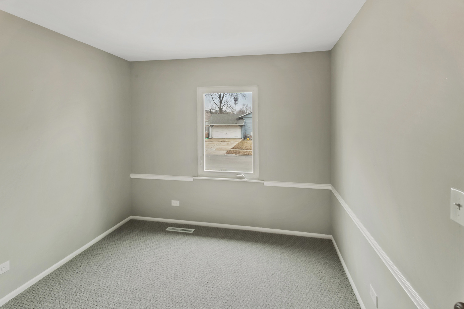 323 Mark Avenue, Glendale Heights, IL 60139