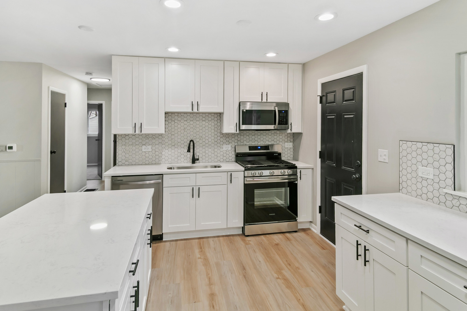 323 Mark Avenue, Glendale Heights, IL 60139