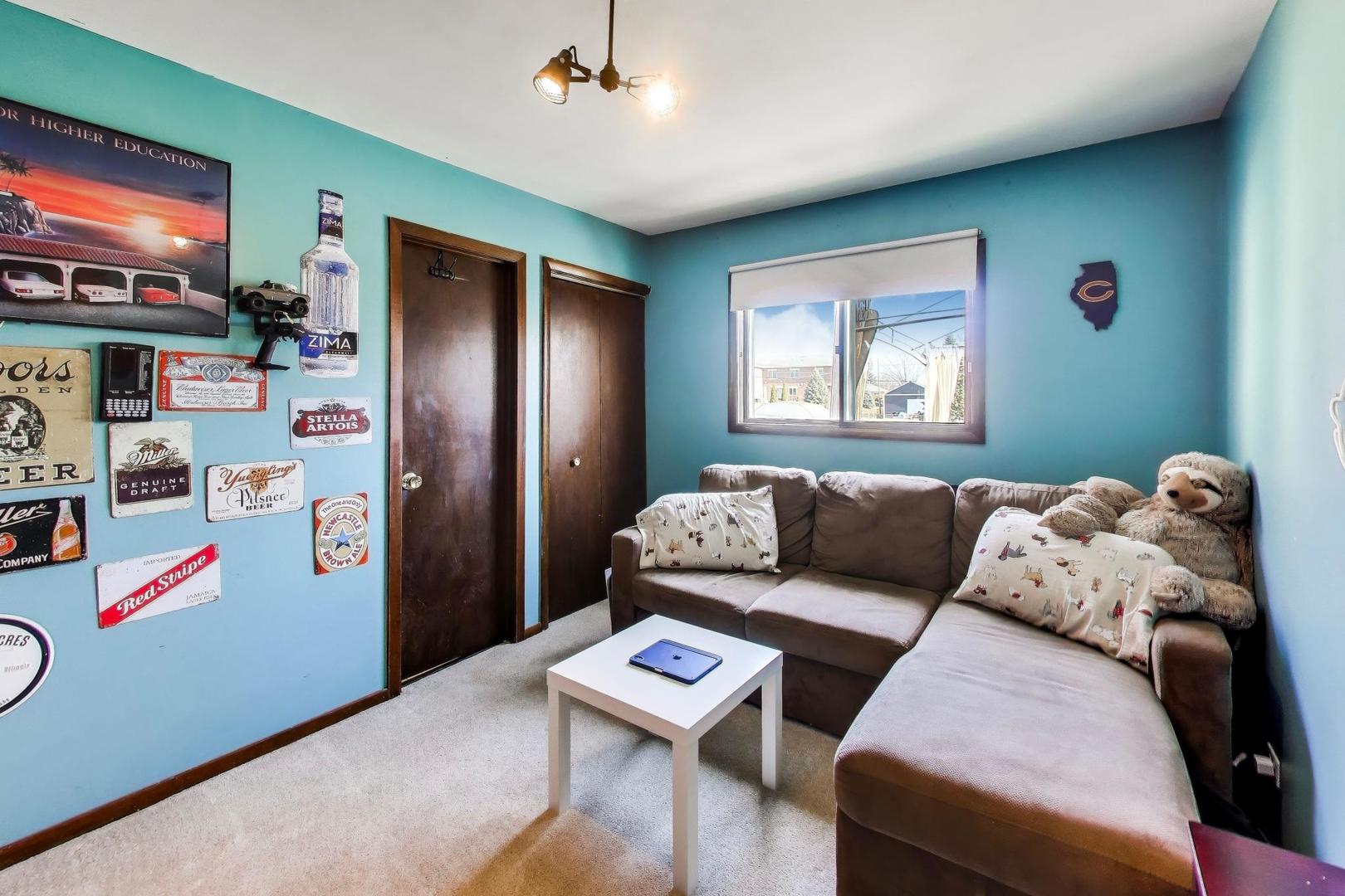 1075 Apricot Street, Hoffman Estates, IL 60169