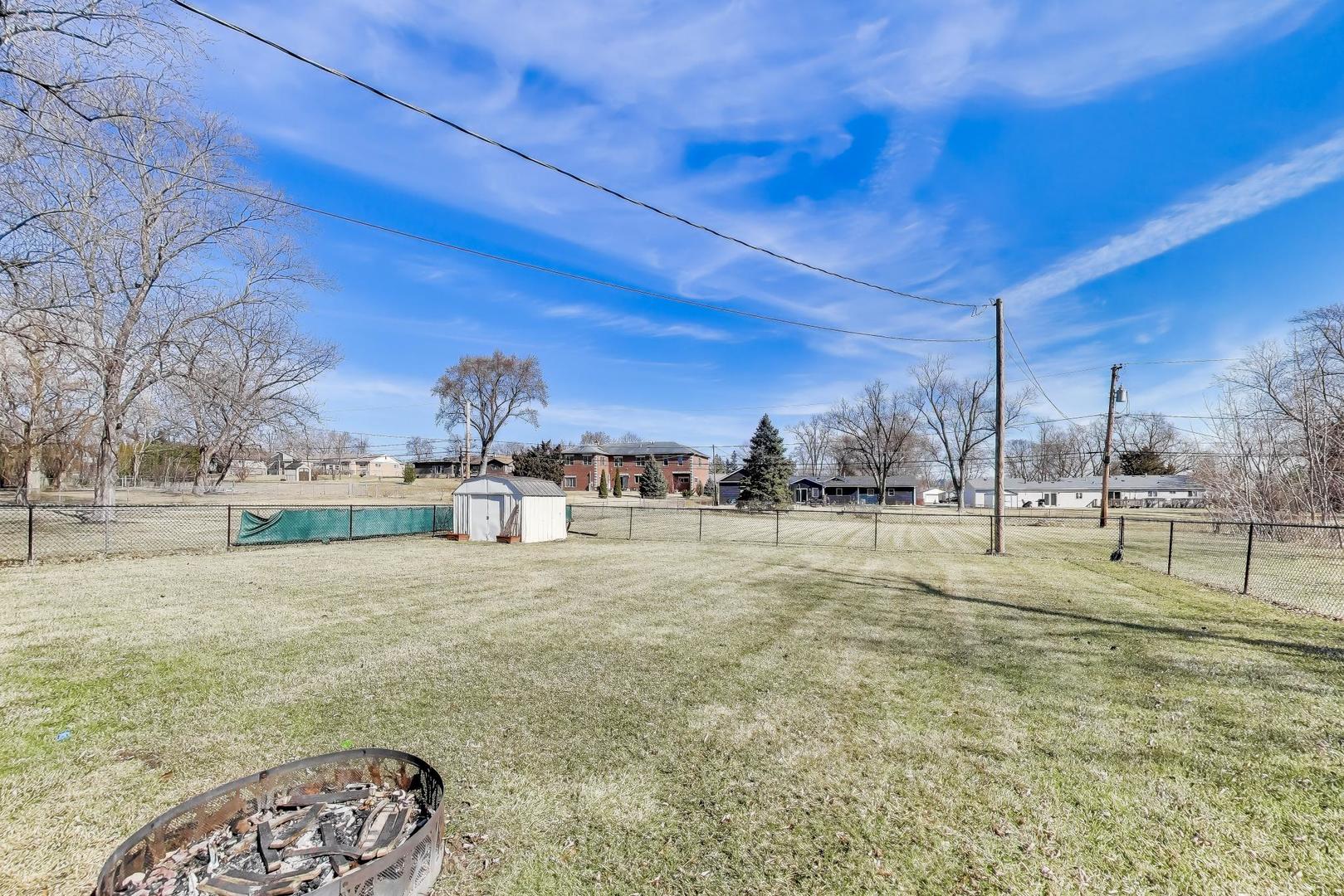 1075 Apricot Street, Hoffman Estates, IL 60169