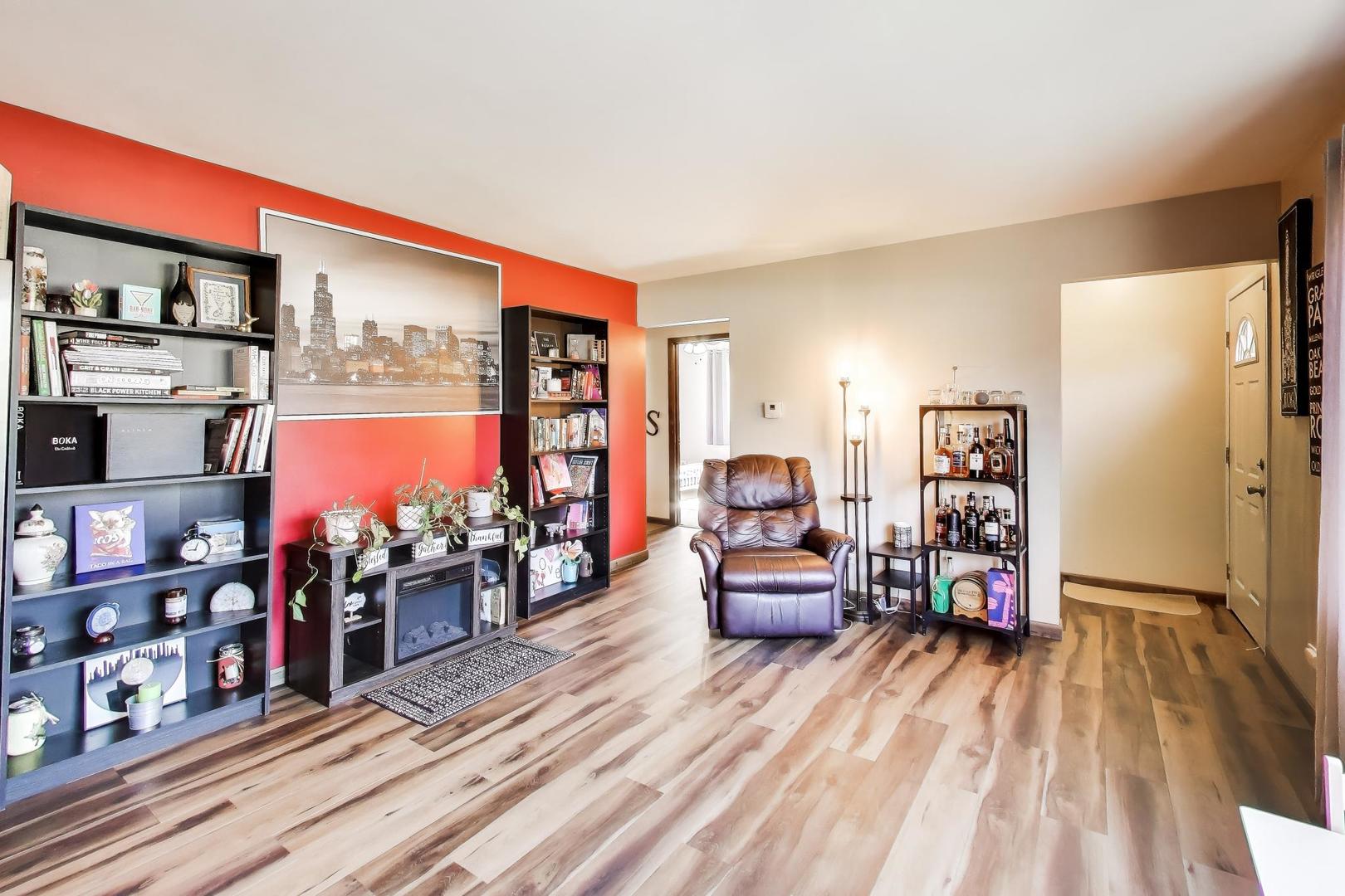 1075 Apricot Street, Hoffman Estates, IL 60169