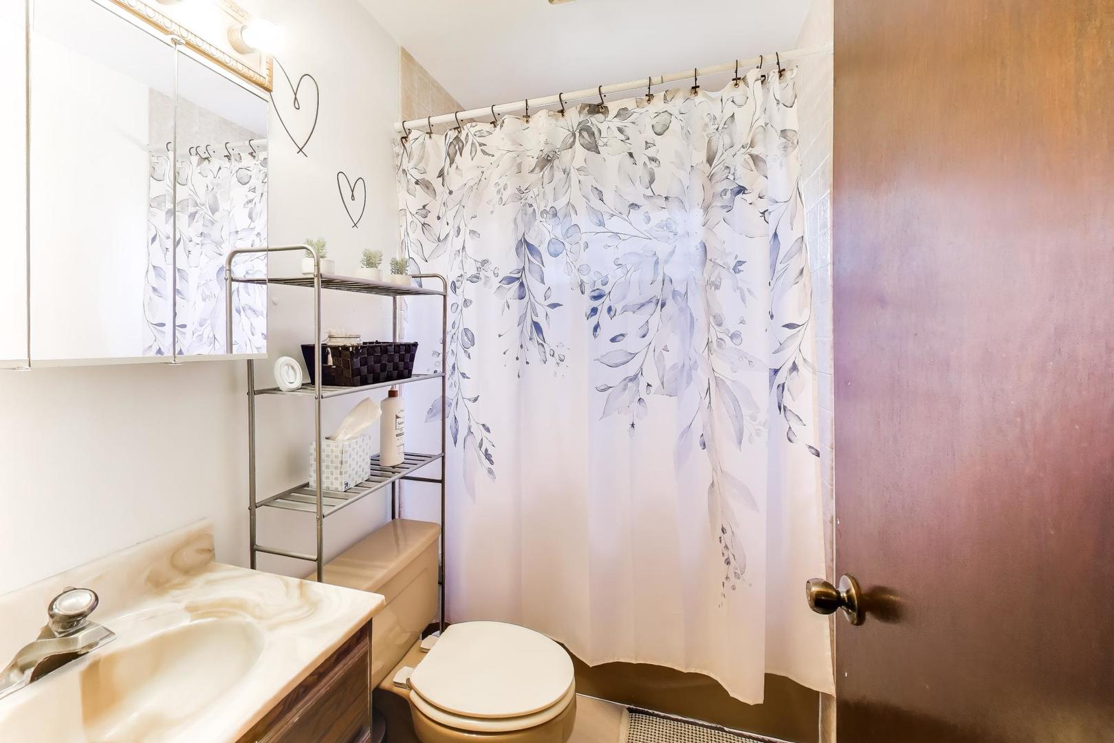 1075 Apricot Street, Hoffman Estates, IL 60169