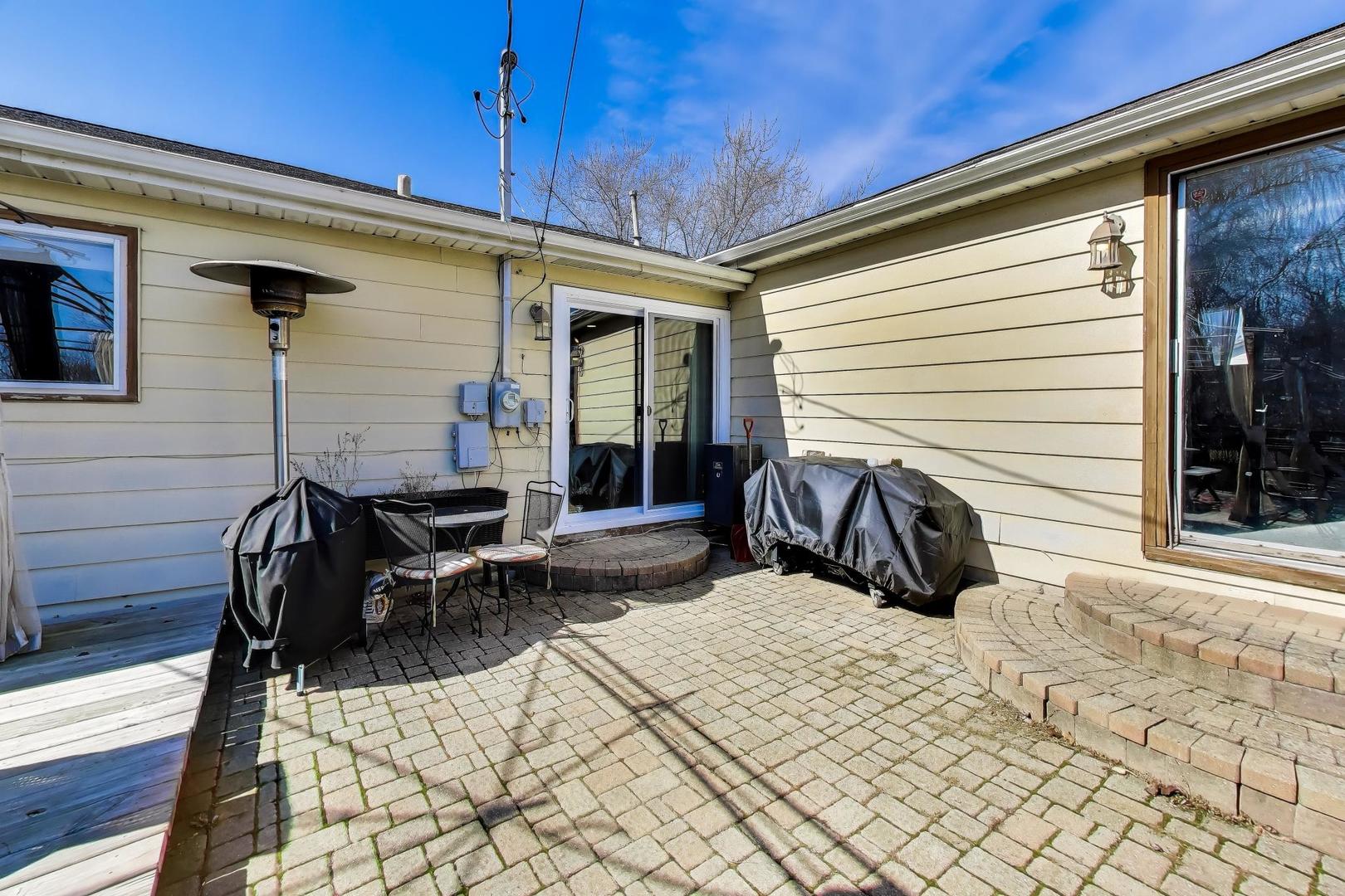 1075 Apricot Street, Hoffman Estates, IL 60169