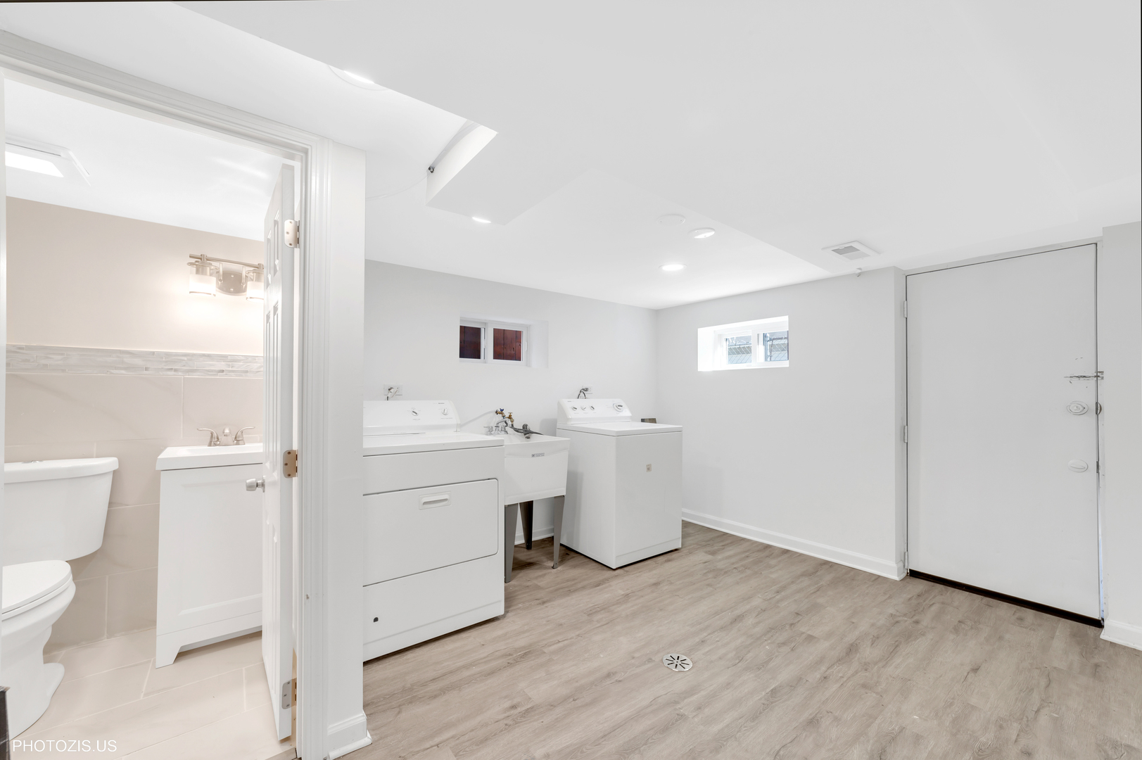 3649 N Overhill Avenue, Chicago, IL 60634