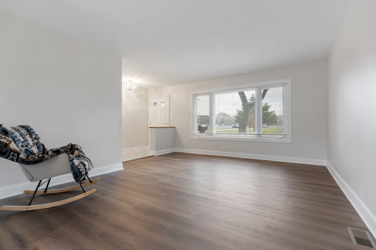 198 Shadywood Lane, Elk Grove Village, IL 60007