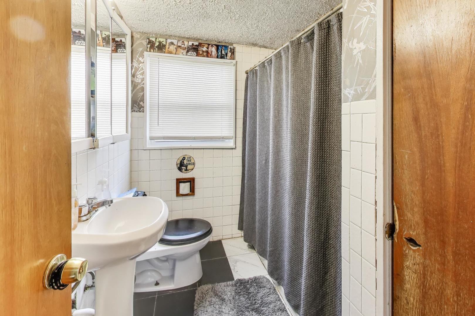 7772 Lavergne Avenue, Burbank, IL 60459