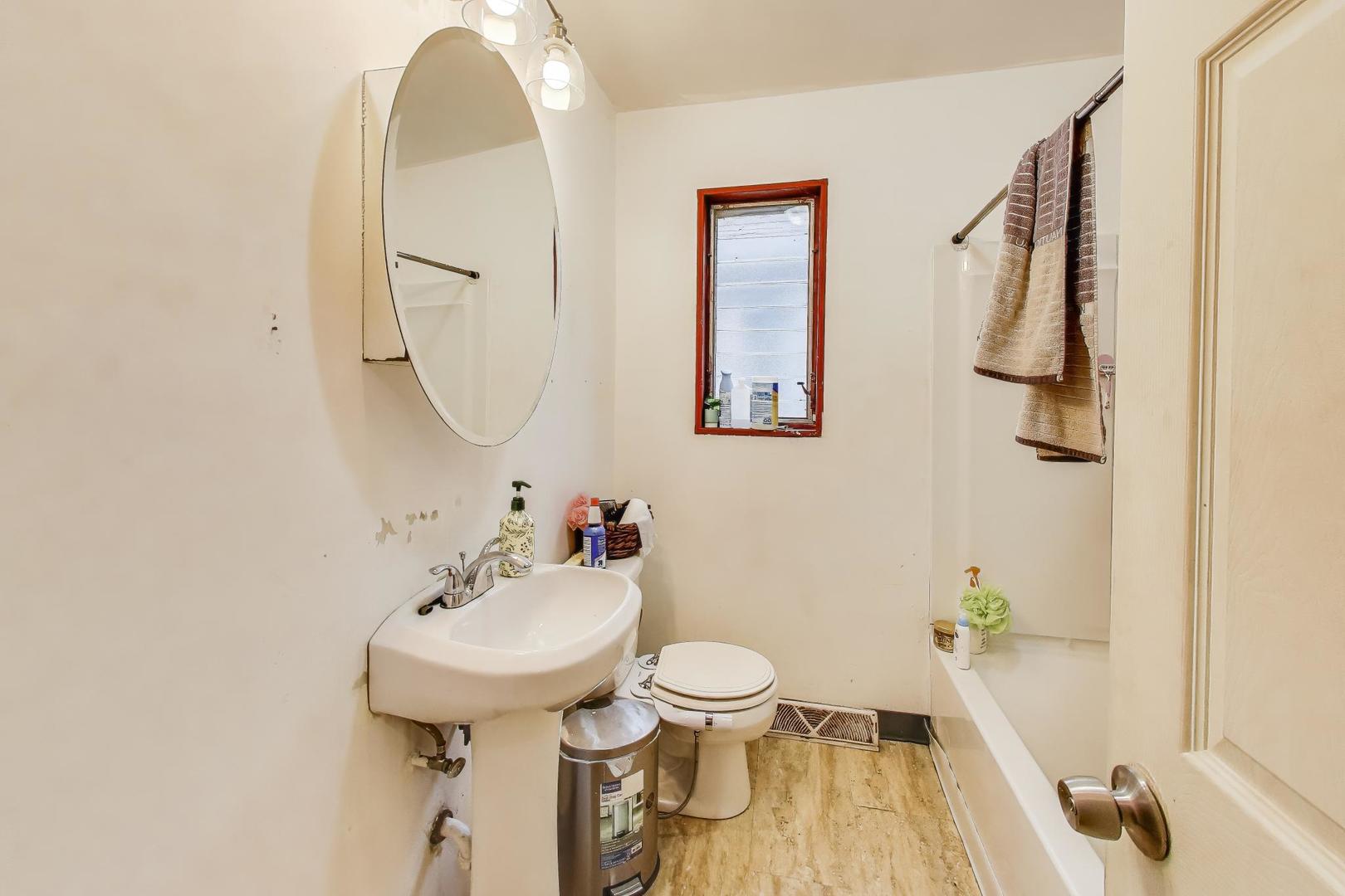 7772 Lavergne Avenue, Burbank, IL 60459