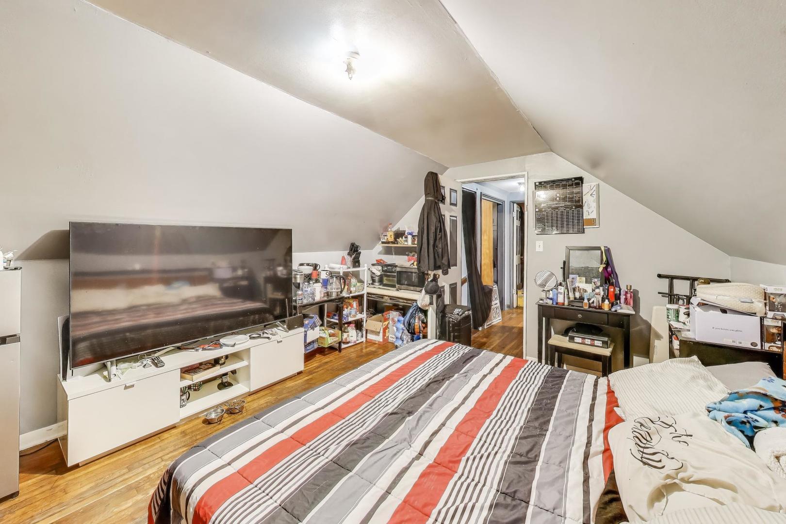 7772 Lavergne Avenue, Burbank, IL 60459