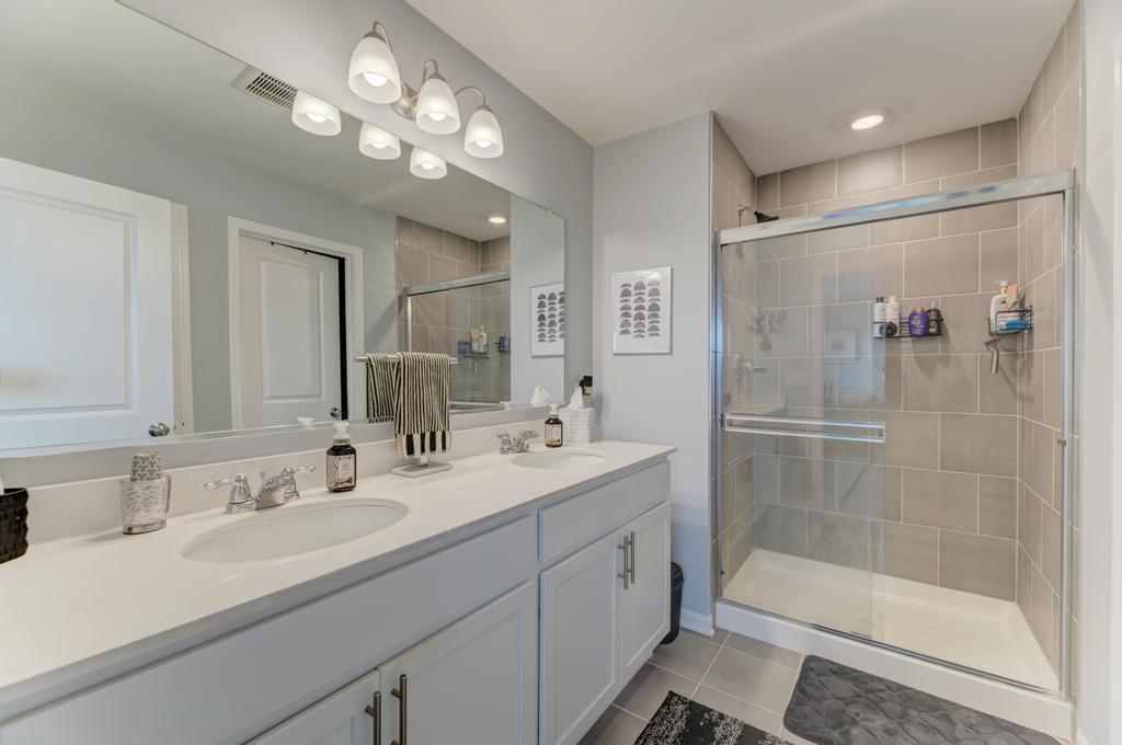 126 Kingsport Drive, South Elgin, IL 60177