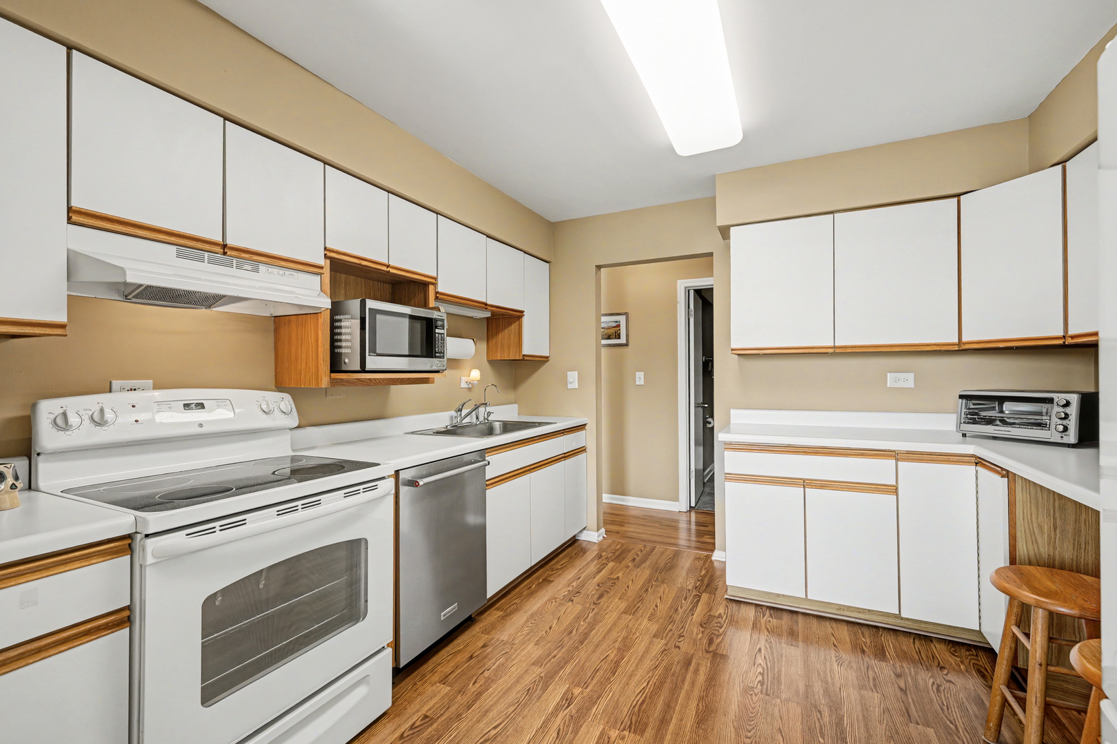 450 Raintree Court #3B, Glen Ellyn, IL 60137