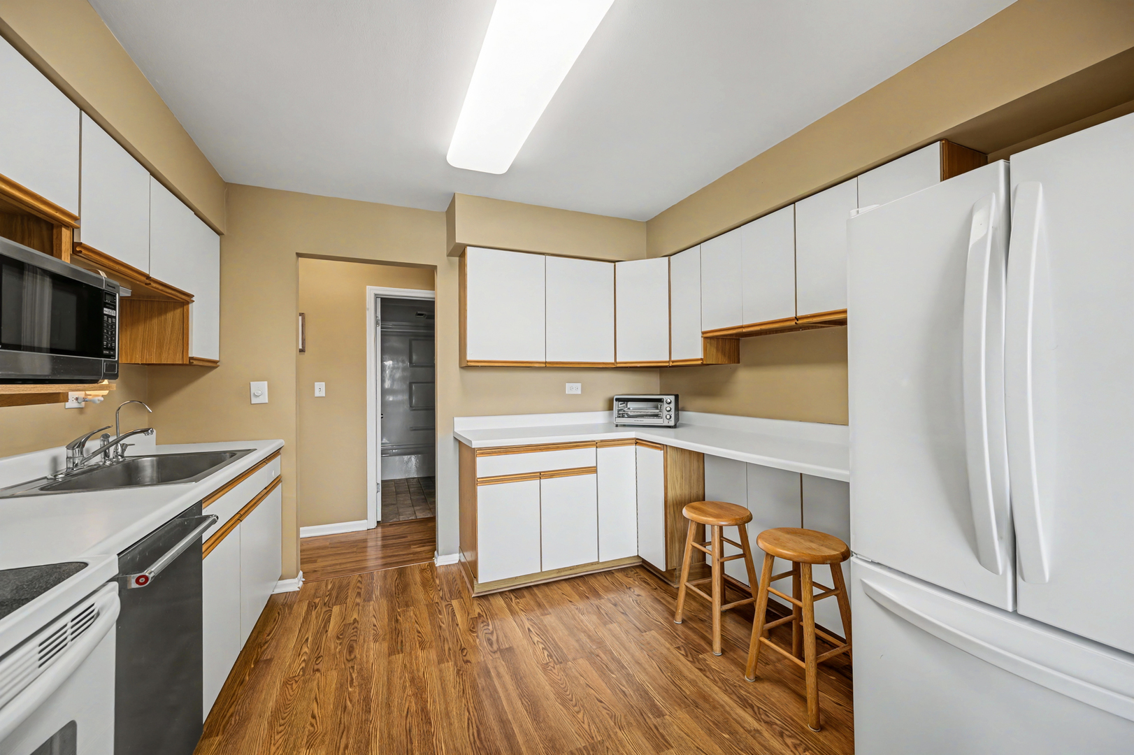 450 Raintree Court #3B, Glen Ellyn, IL 60137