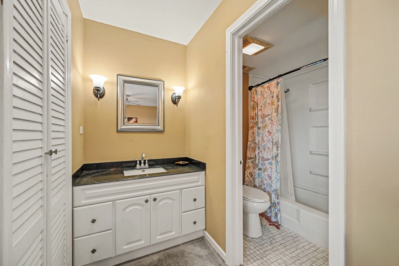 450 Raintree Court #3B, Glen Ellyn, IL 60137