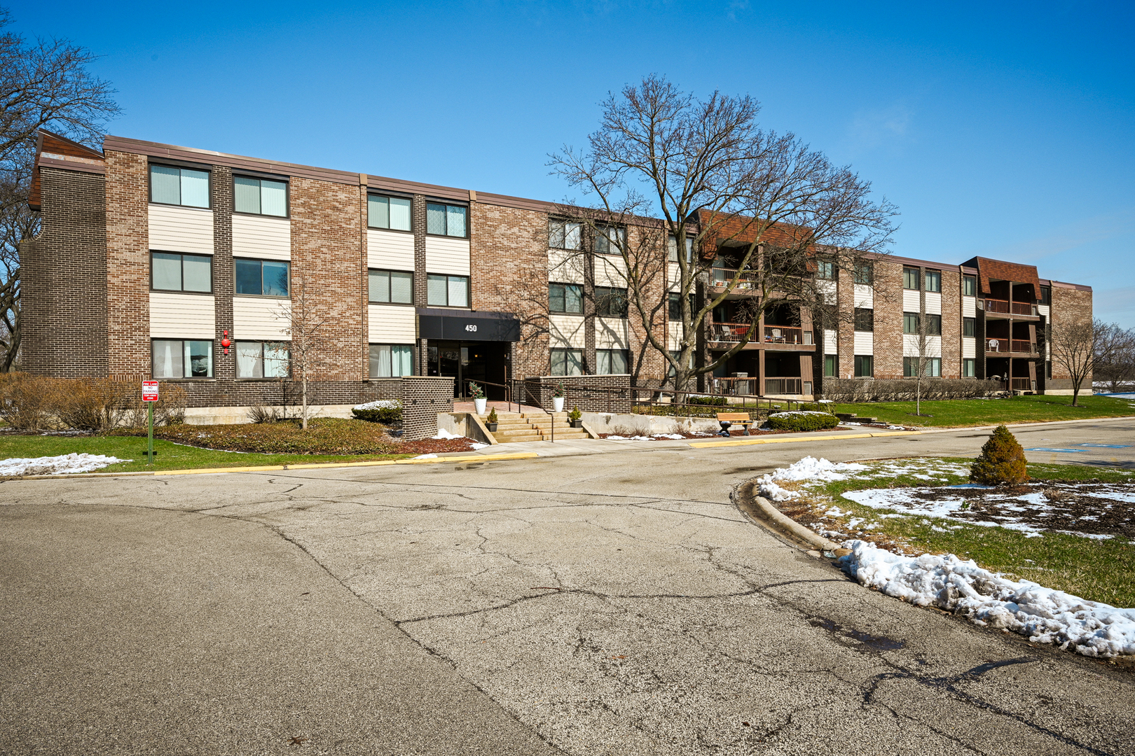 450 Raintree Court #3B, Glen Ellyn, IL 60137