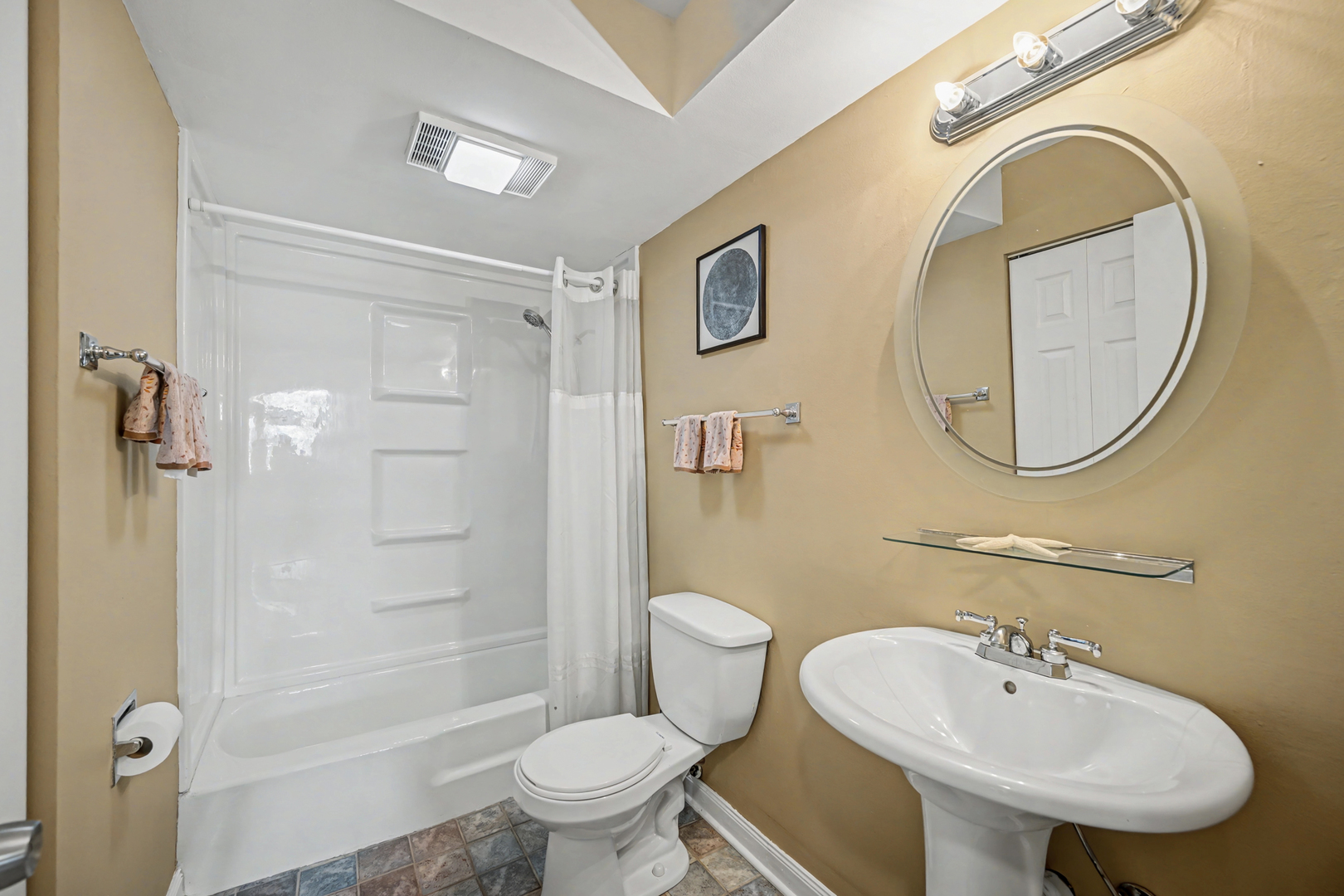 450 Raintree Court #3B, Glen Ellyn, IL 60137