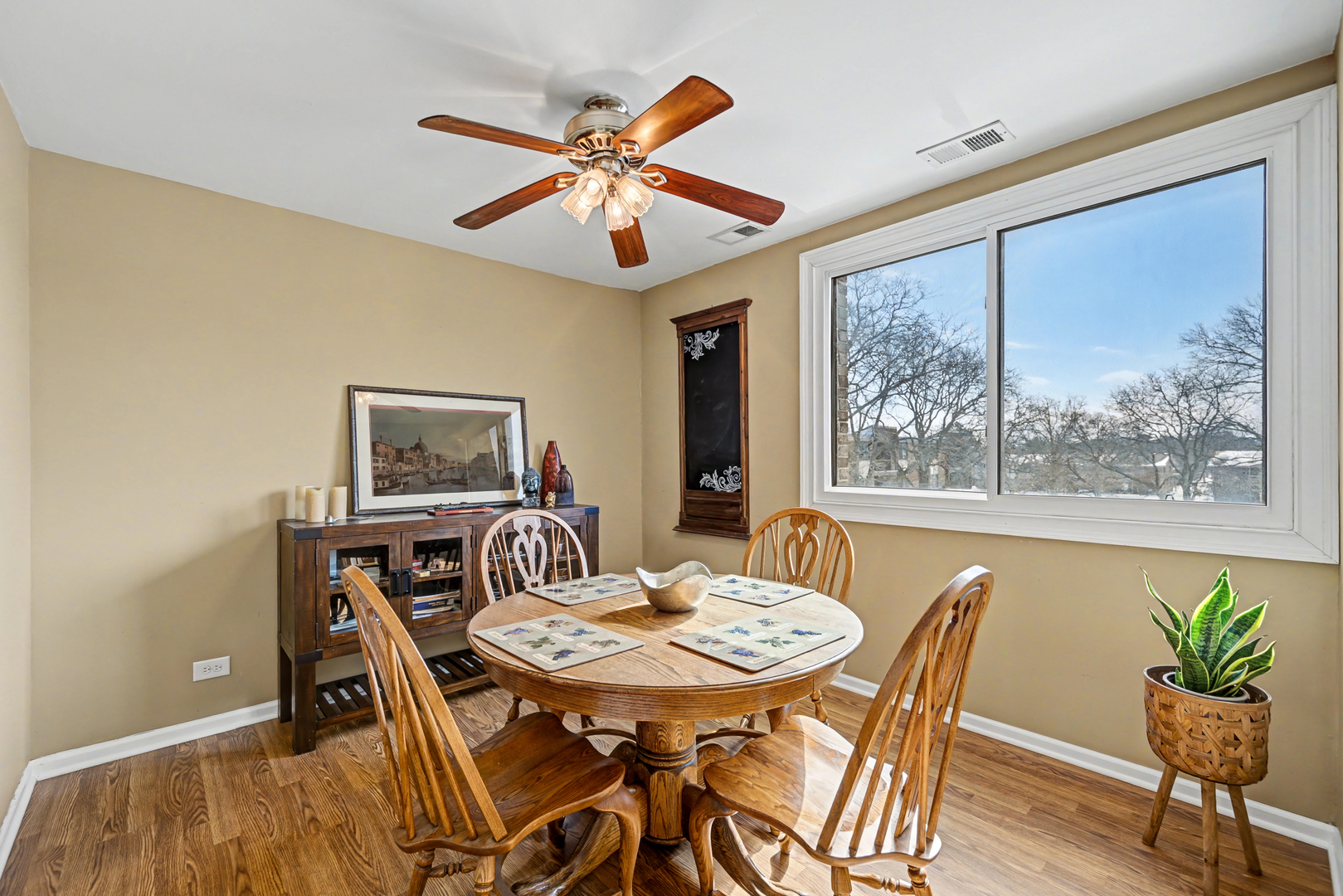 450 Raintree Court #3B, Glen Ellyn, IL 60137