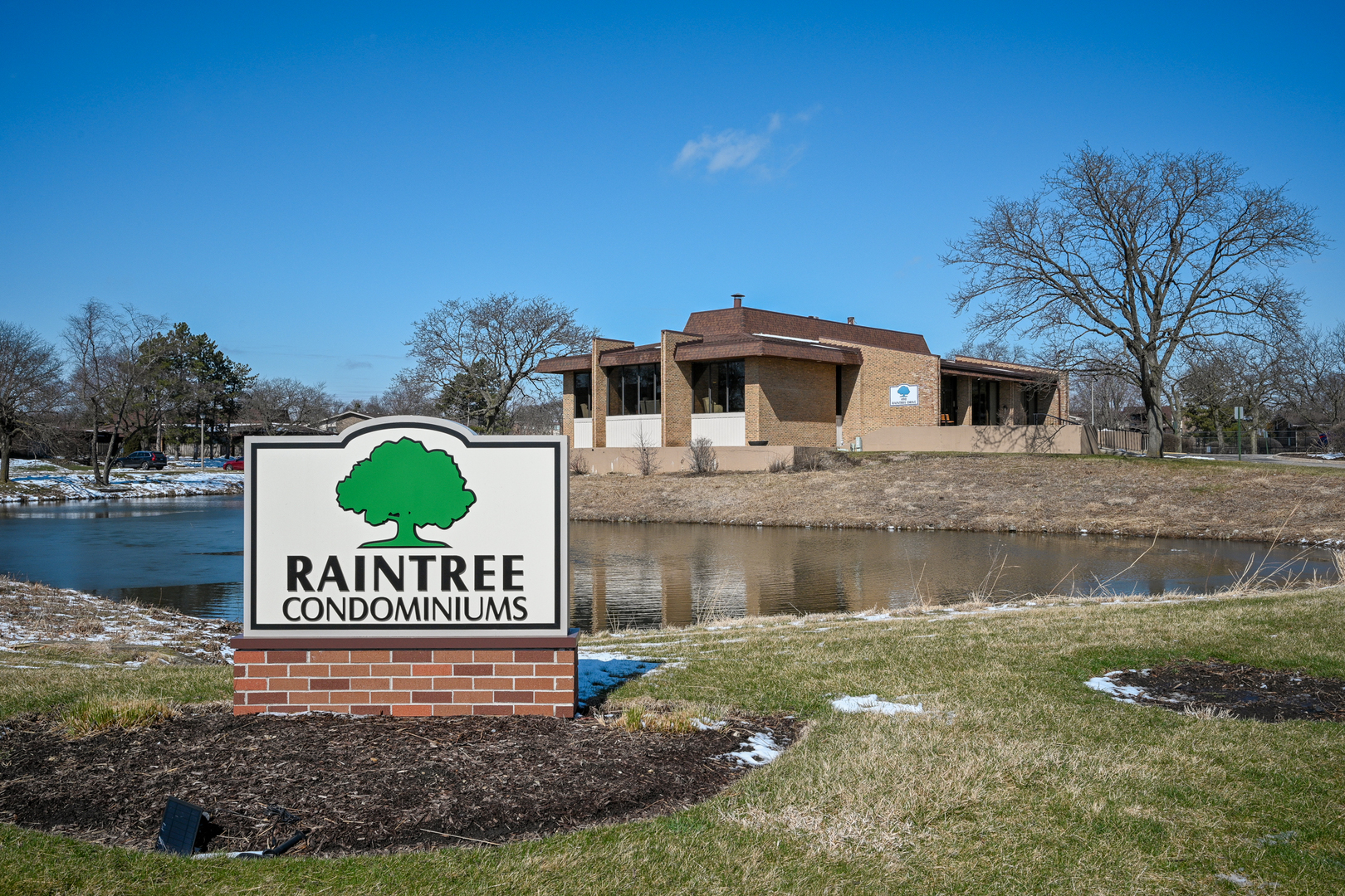 450 Raintree Court #3B, Glen Ellyn, IL 60137
