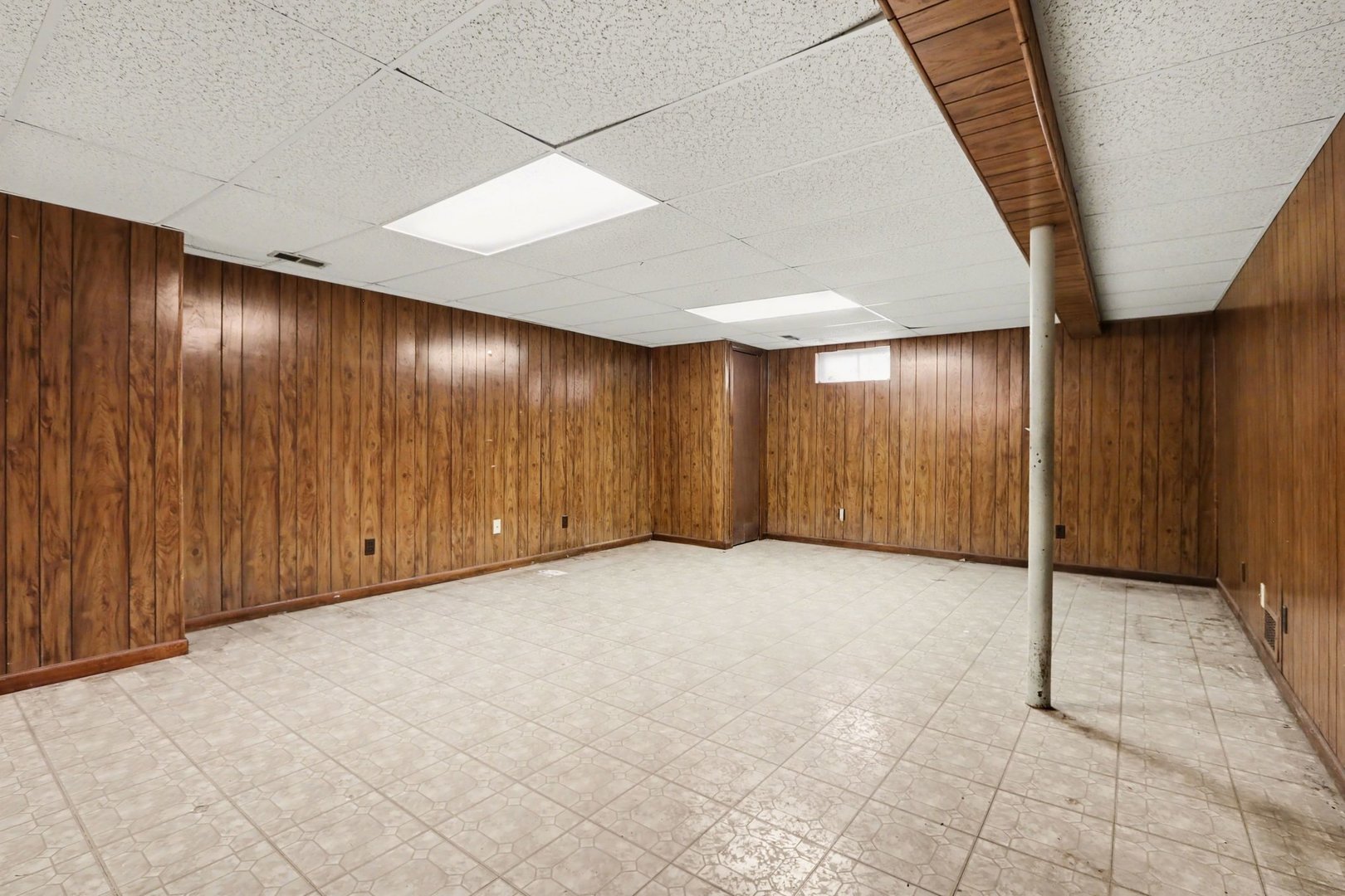 720 Meadow Wood Drive, Joliet, IL 60431