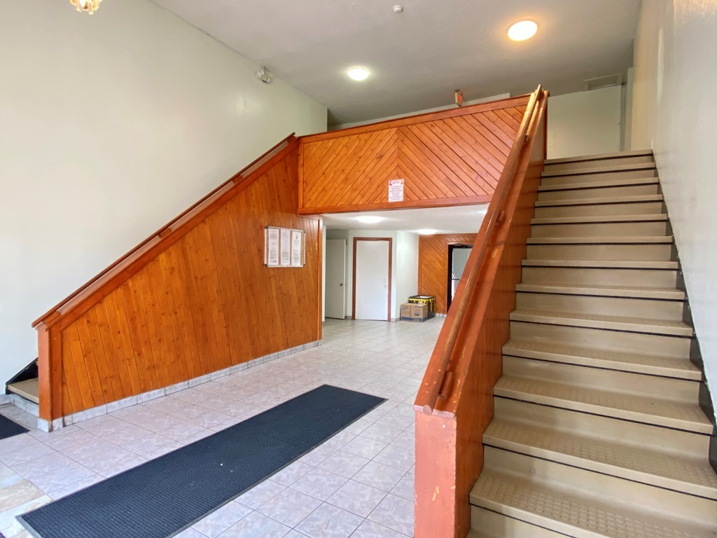 860 E Old Willow Road #221, Prospect Heights, IL 60070