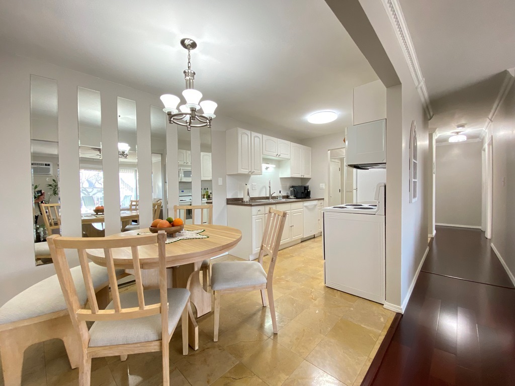 860 E Old Willow Road #221, Prospect Heights, IL 60070