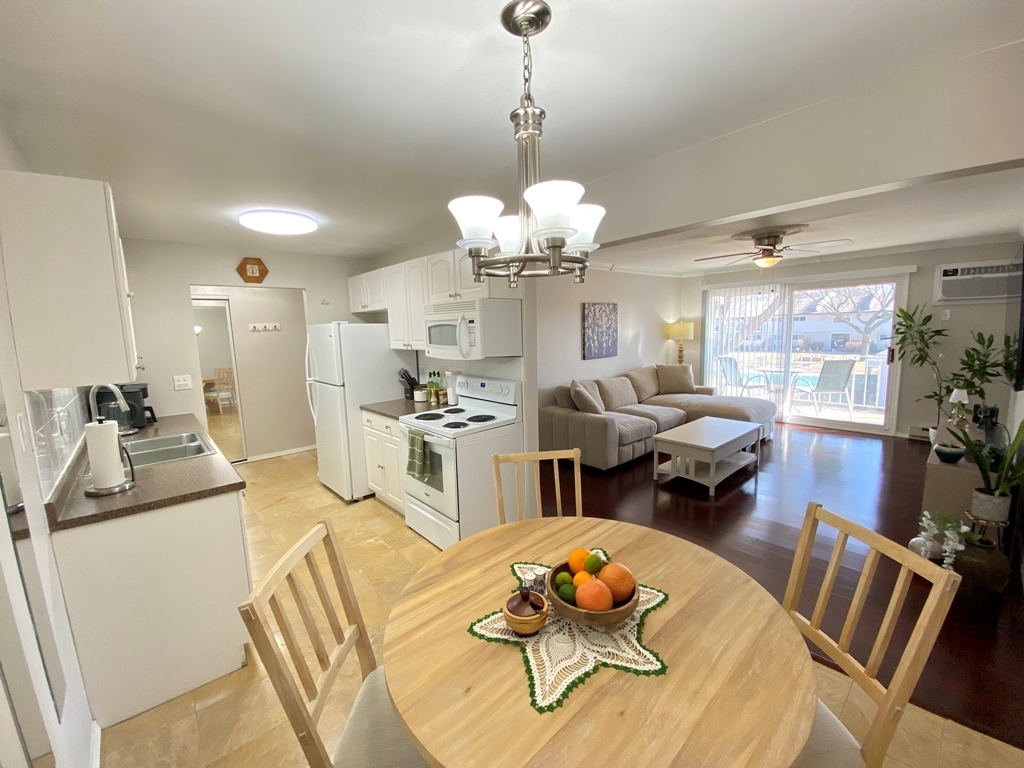 860 E Old Willow Road #221, Prospect Heights, IL 60070