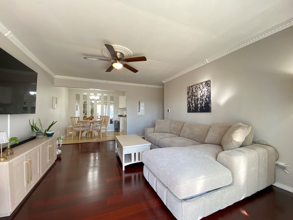 860 E Old Willow Road #221, Prospect Heights, IL 60070