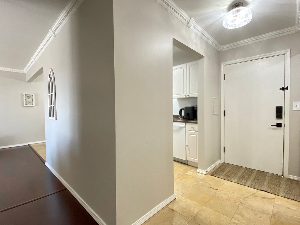 860 E Old Willow Road #221, Prospect Heights, IL 60070