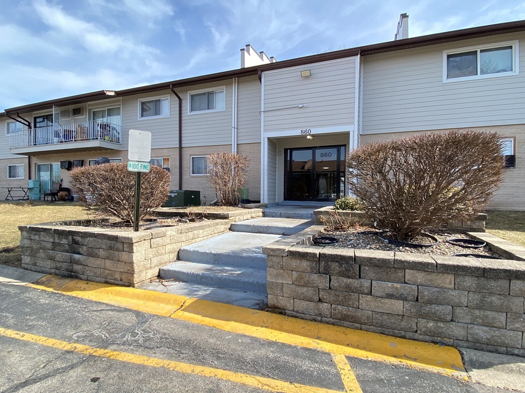 860 E Old Willow Road #221, Prospect Heights, IL 60070