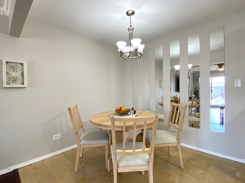 860 E Old Willow Road #221, Prospect Heights, IL 60070