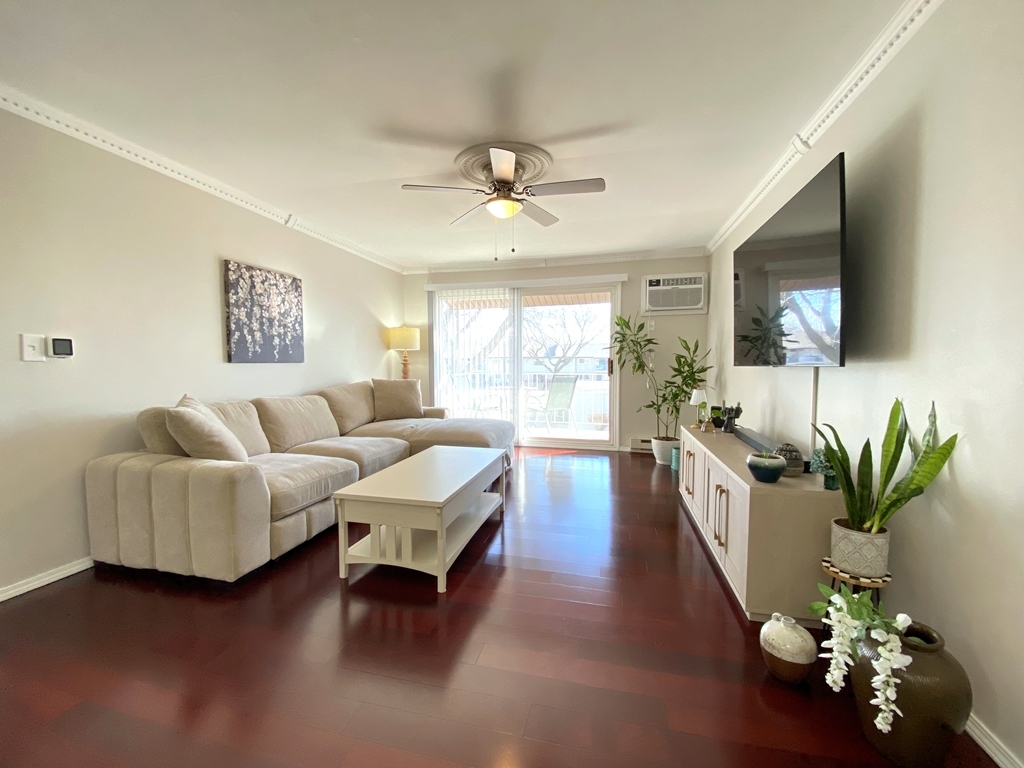 860 E Old Willow Road #221, Prospect Heights, IL 60070