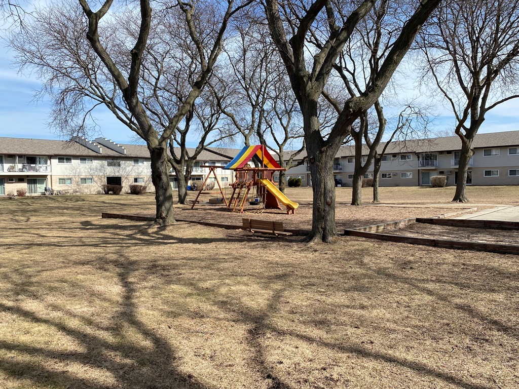 860 E Old Willow Road #221, Prospect Heights, IL 60070