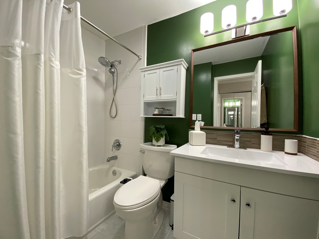 860 E Old Willow Road #221, Prospect Heights, IL 60070