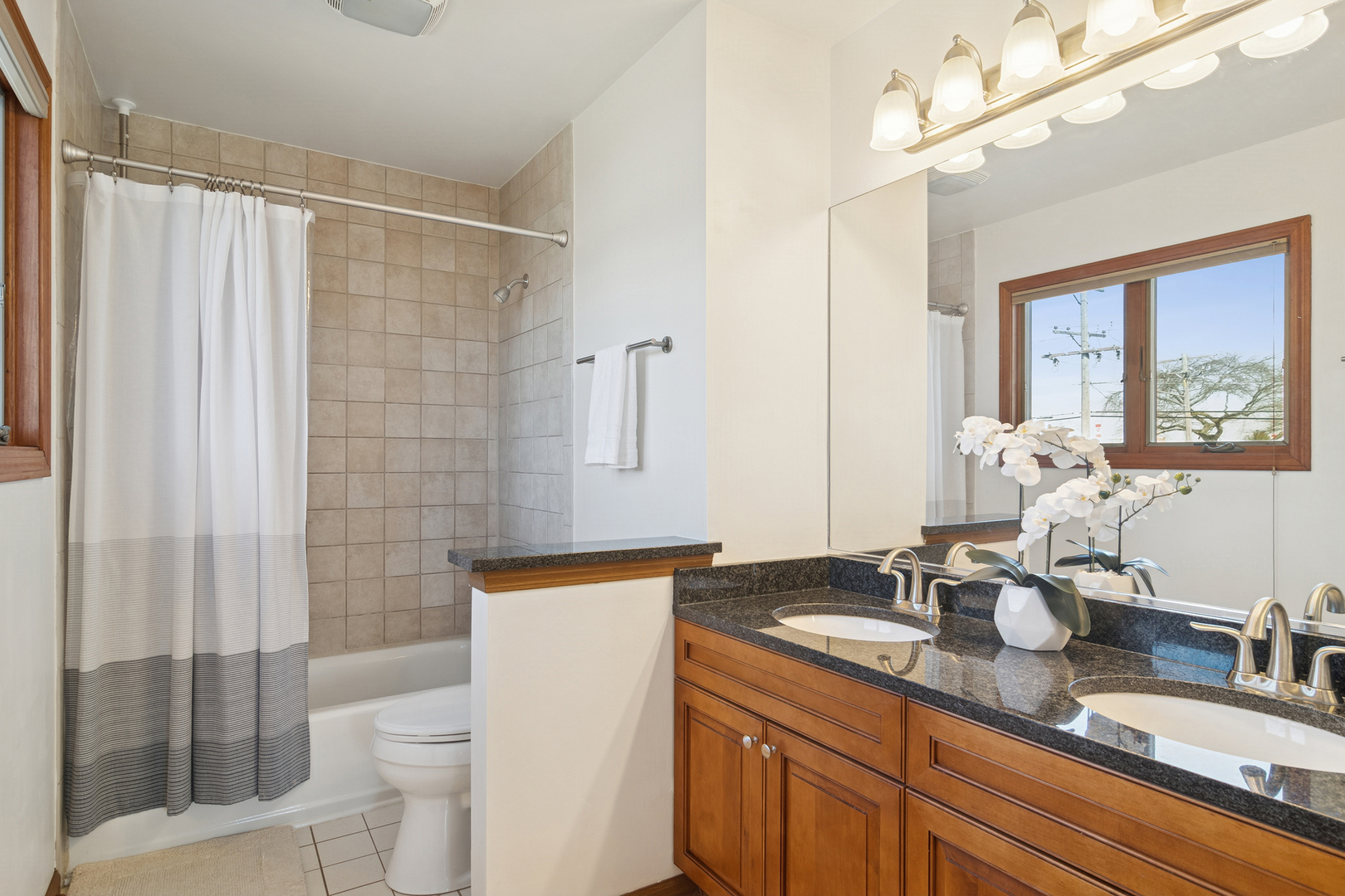 1332 Edington Lane, Mundelein, IL 60060