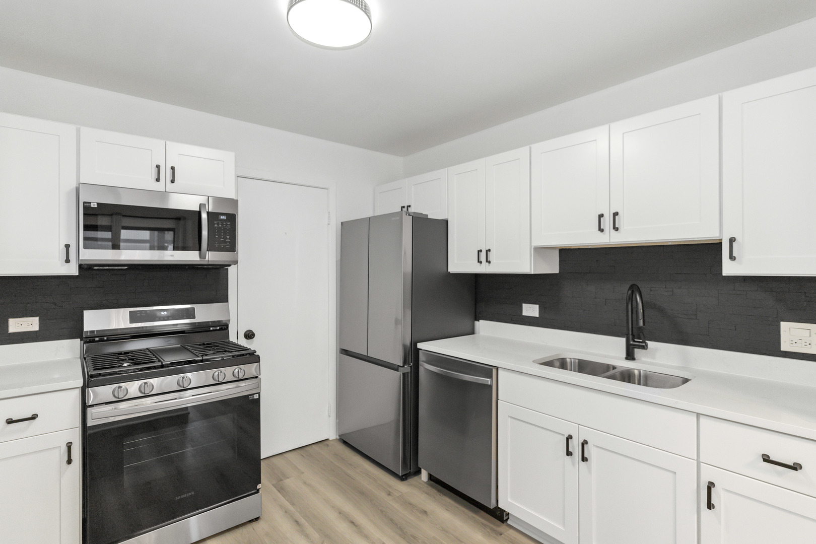 1325 Williamsburg Drive #C1, Schaumburg, IL 60193