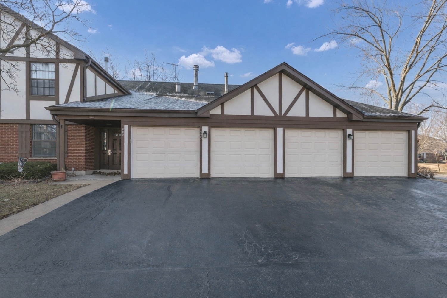 1325 Williamsburg Drive #C1, Schaumburg, IL 60193