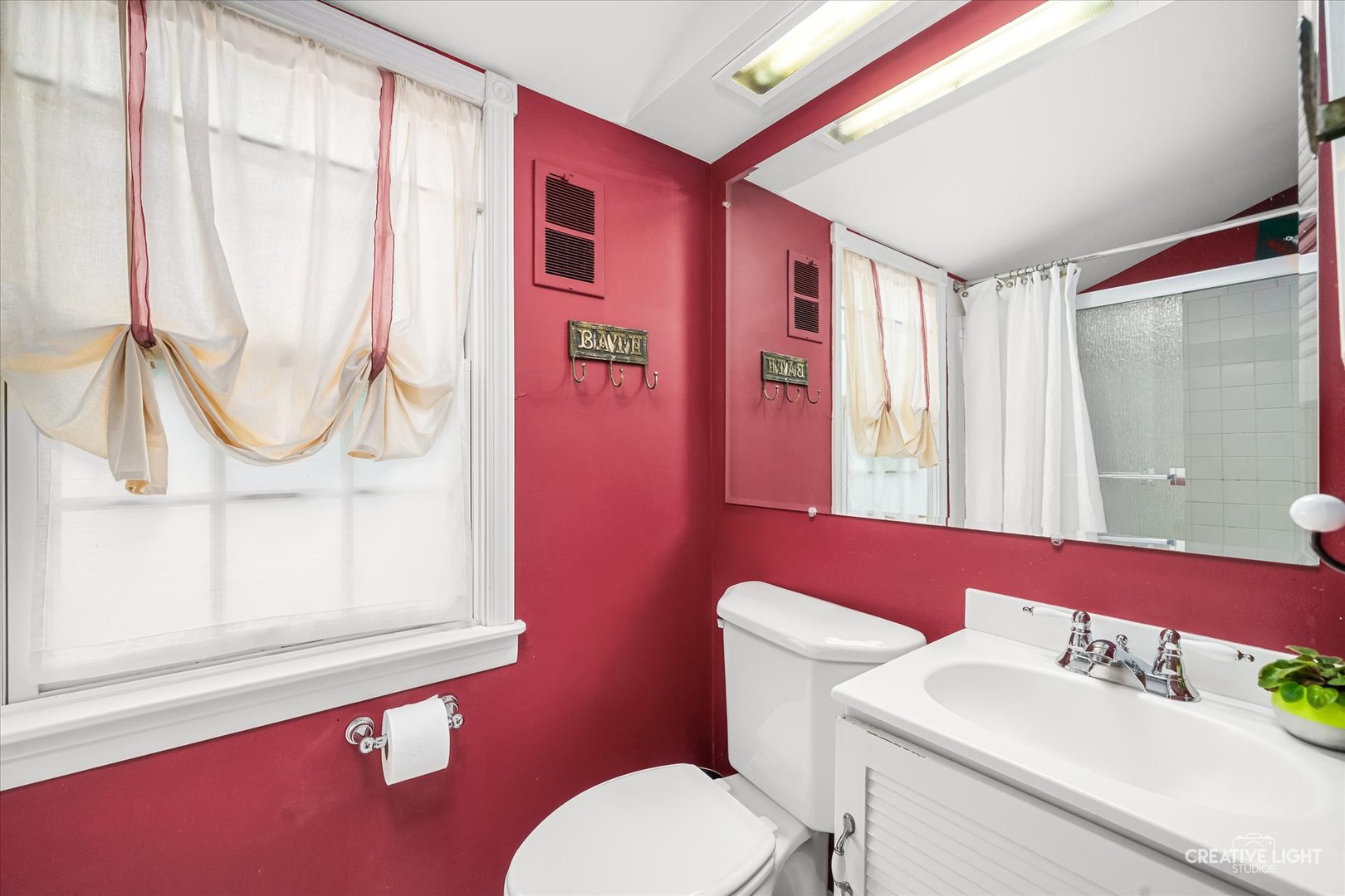 145 East Road, Glen Ellyn, IL 60137